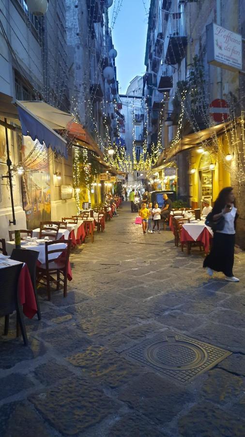 White Home Quartieri Spagnoli Napoli Eksteriør billede